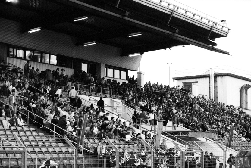Zuschauer vor dem Stadionunglück im Kurt-Wabbel-Stadion